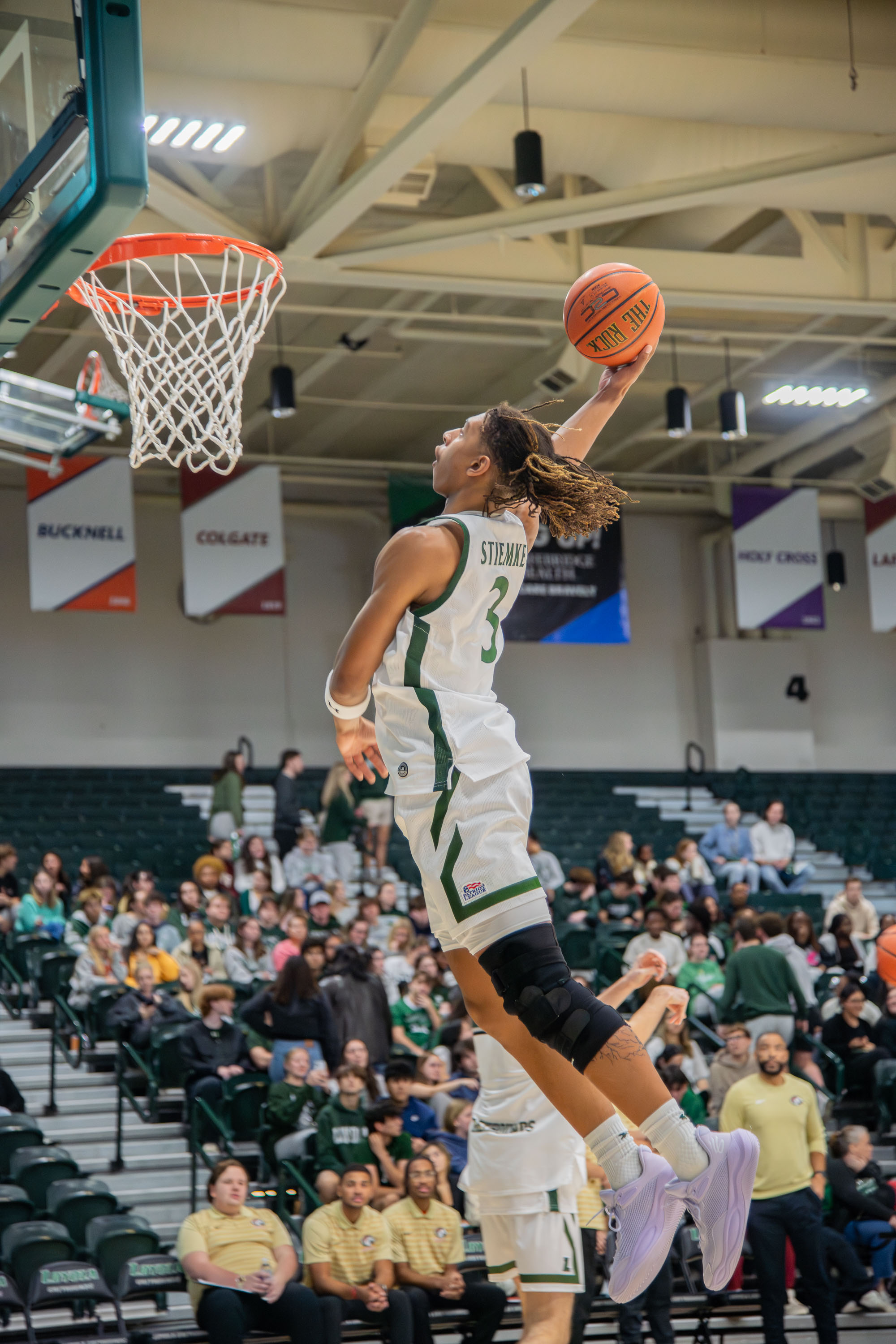 Loyola Men's Basketball Dunk